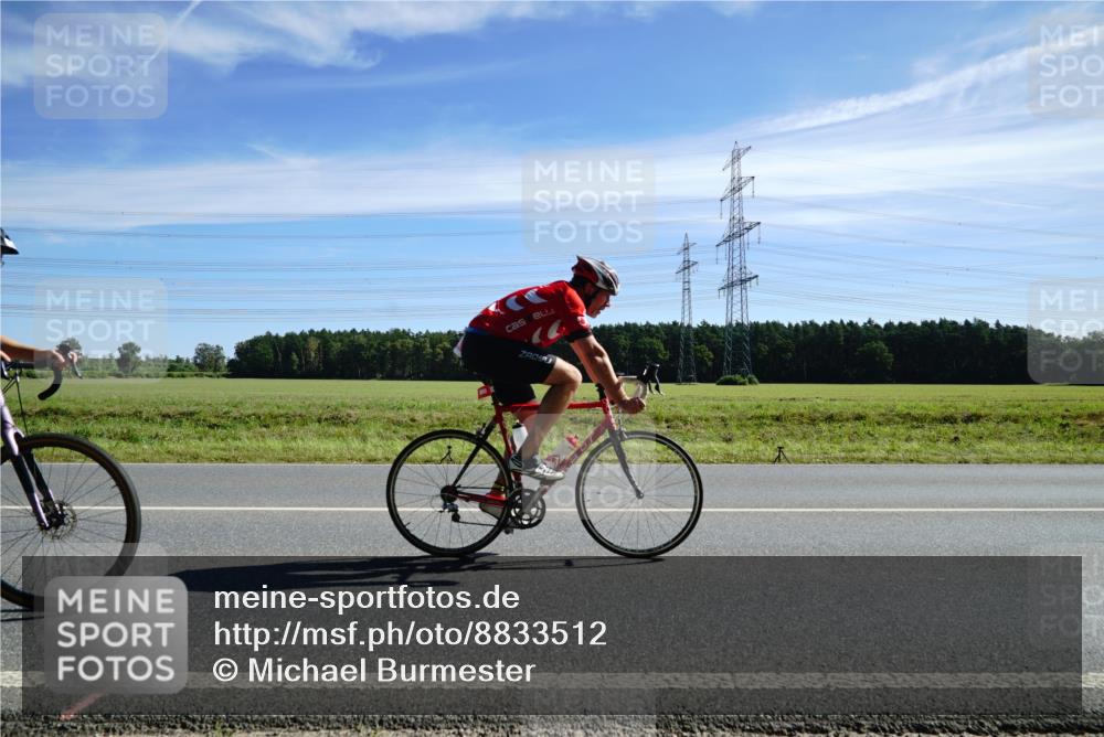 07.09.2025 - 19. Norderstedt Triathlon Michael Burmester http://msf.ph/oto/8833512 07.09.2025 11:53:22 Radfahren 286, 800 meine-sportfotos.de