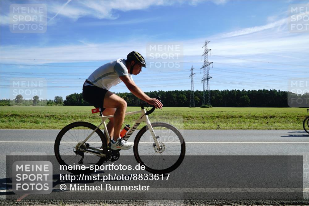07.09.2025 - 19. Norderstedt Triathlon Michael Burmester http://msf.ph/oto/8833617 07.09.2025 11:54:11 Radfahren 281, 861, 1363 meine-sportfotos.de