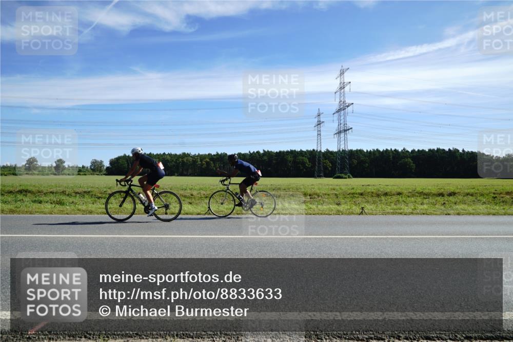 07.09.2025 - 19. Norderstedt Triathlon Michael Burmester http://msf.ph/oto/8833633 07.09.2025 11:54:12 Radfahren 281, 861, 1363 meine-sportfotos.de