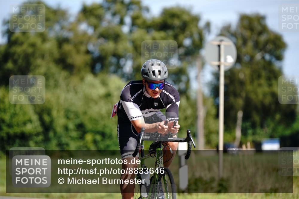 07.09.2025 - 19. Norderstedt Triathlon Michael Burmester http://msf.ph/oto/8833646 07.09.2025 12:04:41 Radfahren 715, 860 meine-sportfotos.de