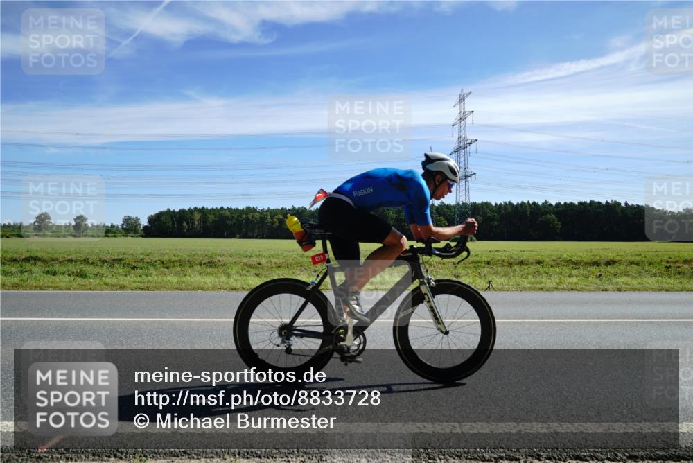 07.09.2025 - 19. Norderstedt Triathlon Michael Burmester http://msf.ph/oto/8833728 07.09.2025 11:54:28 Radfahren 215 meine-sportfotos.de
