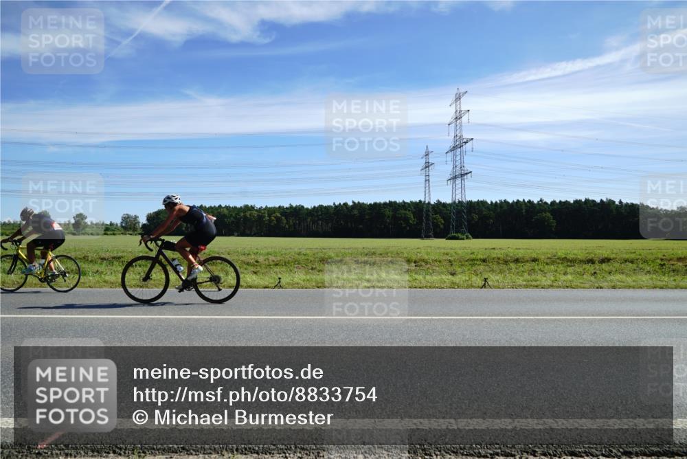 07.09.2025 - 19. Norderstedt Triathlon Michael Burmester http://msf.ph/oto/8833754 07.09.2025 11:54:31 Radfahren 215 meine-sportfotos.de