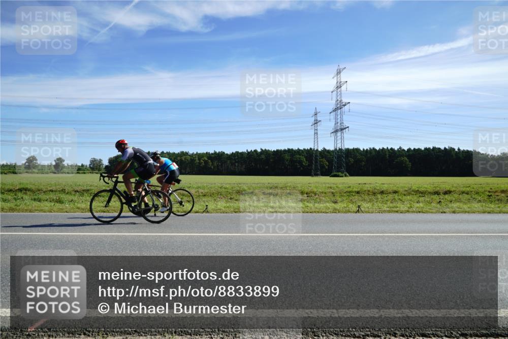 07.09.2025 - 19. Norderstedt Triathlon Michael Burmester http://msf.ph/oto/8833899 07.09.2025 11:54:56 Radfahren 1315 meine-sportfotos.de