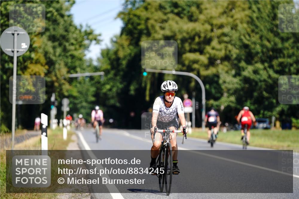 07.09.2025 - 19. Norderstedt Triathlon Michael Burmester http://msf.ph/oto/8834245 07.09.2025 12:16:31 Radfahren 737, 738 meine-sportfotos.de