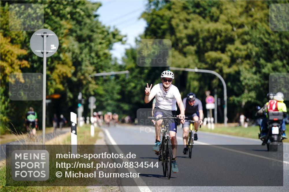 07.09.2025 - 19. Norderstedt Triathlon Michael Burmester http://msf.ph/oto/8834544 07.09.2025 12:22:02 Radfahren 1398 meine-sportfotos.de