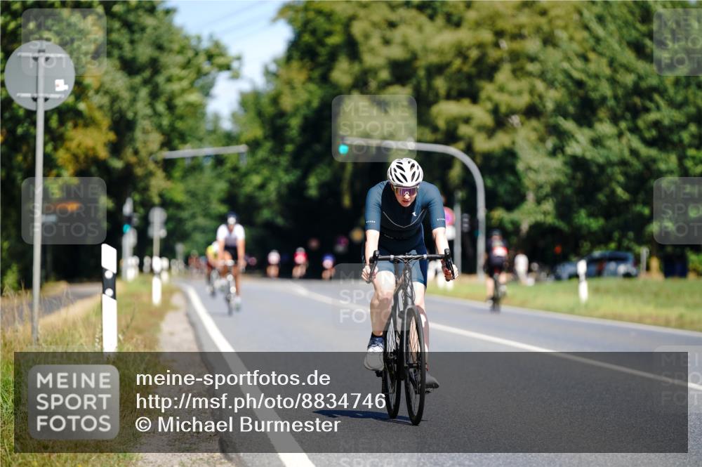 07.09.2025 - 19. Norderstedt Triathlon Michael Burmester http://msf.ph/oto/8834746 07.09.2025 12:24:32 Radfahren 818, 1297 meine-sportfotos.de
