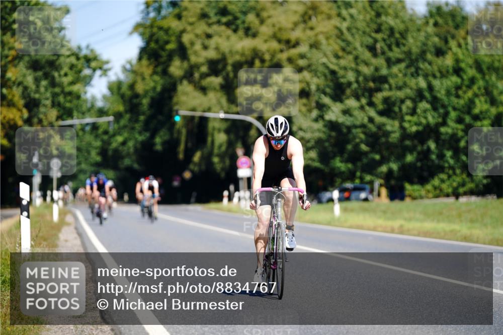 07.09.2025 - 19. Norderstedt Triathlon Michael Burmester http://msf.ph/oto/8834767 07.09.2025 12:25:07 Radfahren 301, 825, 1373 meine-sportfotos.de