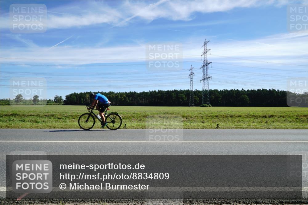 07.09.2025 - 19. Norderstedt Triathlon Michael Burmester http://msf.ph/oto/8834809 07.09.2025 11:59:24 Radfahren 1350 meine-sportfotos.de