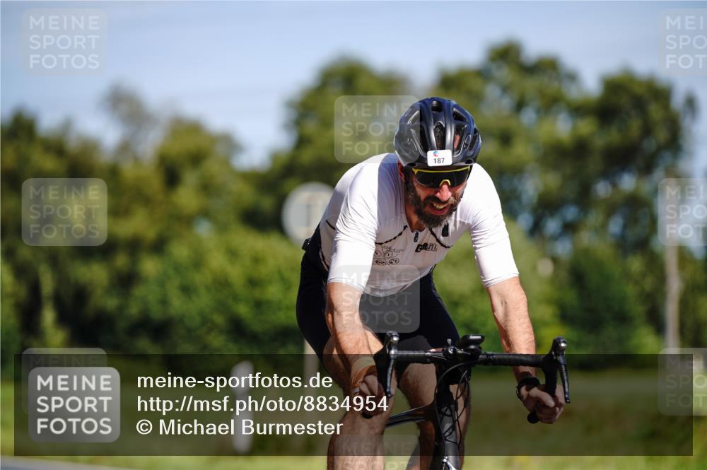 07.09.2025 - 19. Norderstedt Triathlon Michael Burmester http://msf.ph/oto/8834954 07.09.2025 12:27:05 Radfahren 187, 1370, 1386 meine-sportfotos.de