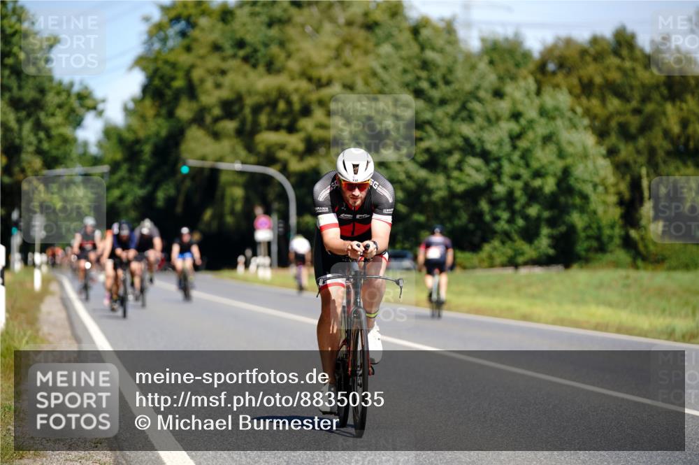 07.09.2025 - 19. Norderstedt Triathlon Michael Burmester http://msf.ph/oto/8835035 07.09.2025 12:28:04 Radfahren 732, 1237, 1376 meine-sportfotos.de
