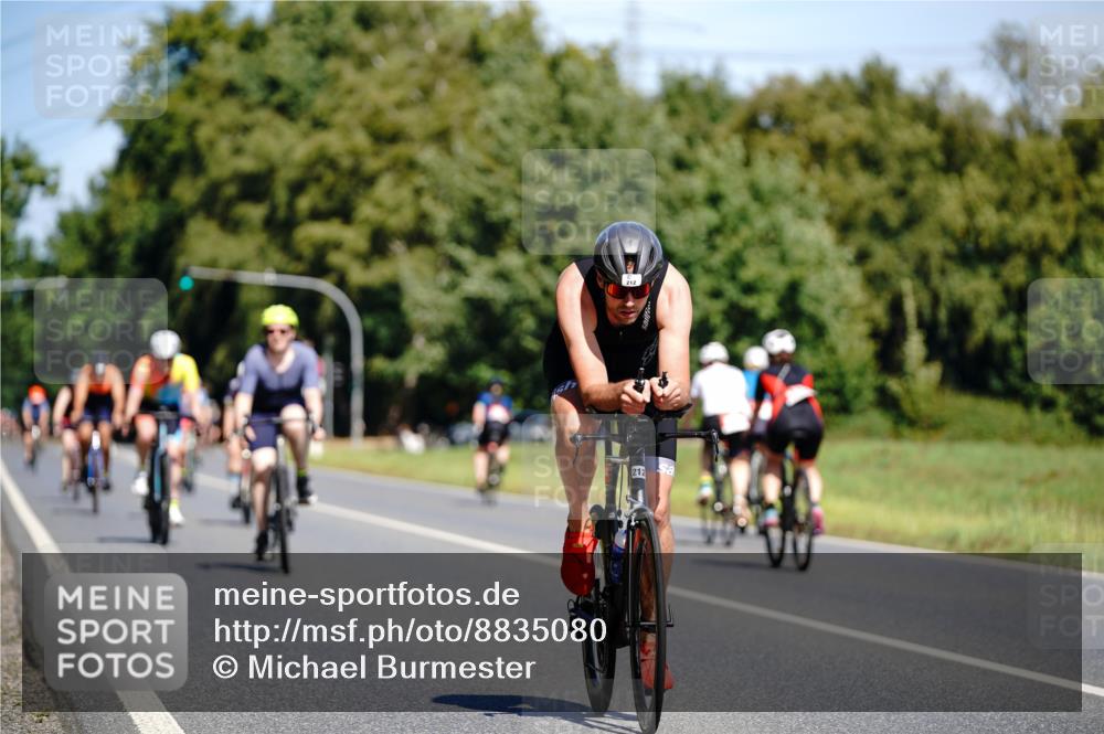 07.09.2025 - 19. Norderstedt Triathlon Michael Burmester http://msf.ph/oto/8835080 07.09.2025 12:28:28 Radfahren 210, 212 meine-sportfotos.de