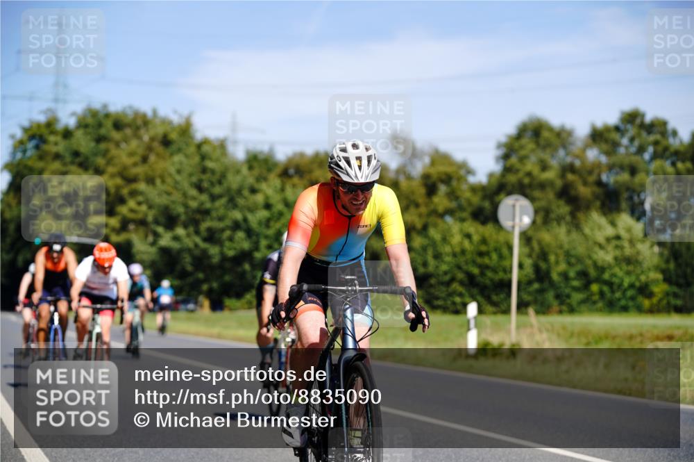 07.09.2025 - 19. Norderstedt Triathlon Michael Burmester http://msf.ph/oto/8835090 07.09.2025 12:28:32 Radfahren 210, 212, 262, 696, 780, 858, 1214, 1329 meine-sportfotos.de
