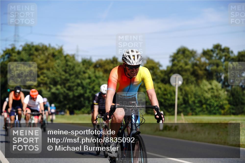 07.09.2025 - 19. Norderstedt Triathlon Michael Burmester http://msf.ph/oto/8835092 07.09.2025 12:28:32 Radfahren 210, 212, 262, 696, 780, 858, 1214, 1329 meine-sportfotos.de