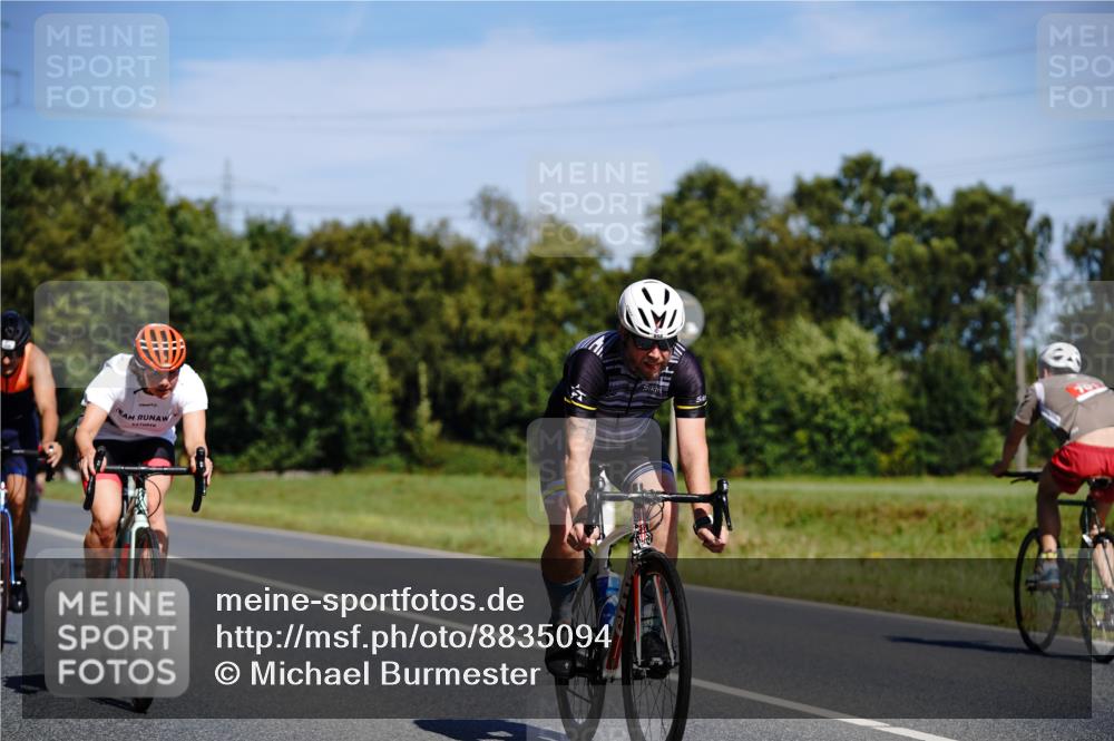 07.09.2025 - 19. Norderstedt Triathlon Michael Burmester http://msf.ph/oto/8835094 07.09.2025 12:28:32 Radfahren 210, 212, 262, 696, 780, 858, 1214, 1329 meine-sportfotos.de