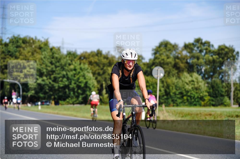 07.09.2025 - 19. Norderstedt Triathlon Michael Burmester http://msf.ph/oto/8835104 07.09.2025 12:28:35 Radfahren 262, 696, 780, 858, 1213, 1214, 1329 meine-sportfotos.de