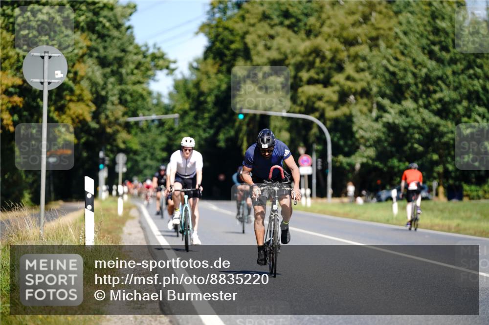 07.09.2025 - 19. Norderstedt Triathlon Michael Burmester http://msf.ph/oto/8835220 07.09.2025 12:29:55 Radfahren 251, 755 meine-sportfotos.de