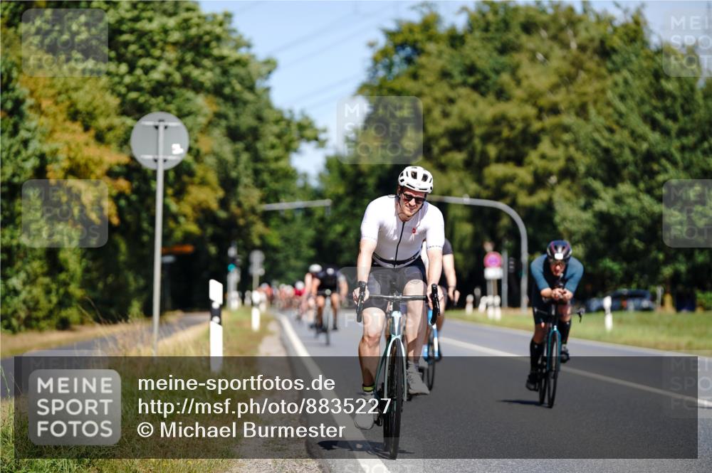 07.09.2025 - 19. Norderstedt Triathlon Michael Burmester http://msf.ph/oto/8835227 07.09.2025 12:29:57 Radfahren 145, 177, 251, 737, 811 meine-sportfotos.de