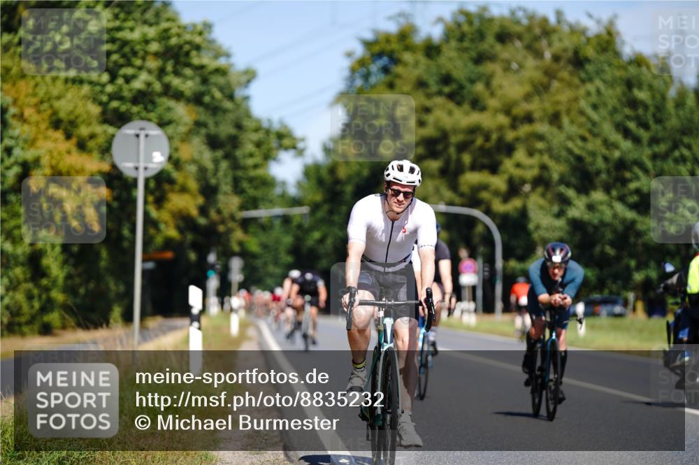 07.09.2025 - 19. Norderstedt Triathlon Michael Burmester http://msf.ph/oto/8835232 07.09.2025 12:29:58 Radfahren 145, 177, 251, 737, 811 meine-sportfotos.de