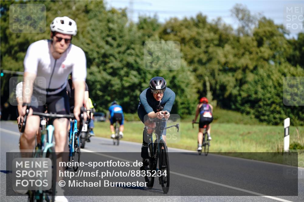 07.09.2025 - 19. Norderstedt Triathlon Michael Burmester http://msf.ph/oto/8835234 07.09.2025 12:29:59 Radfahren 145, 177, 251, 737, 811 meine-sportfotos.de