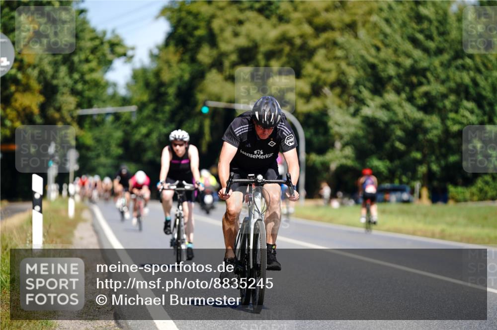07.09.2025 - 19. Norderstedt Triathlon Michael Burmester http://msf.ph/oto/8835245 07.09.2025 12:30:03 Radfahren 145, 177, 307, 1317 meine-sportfotos.de