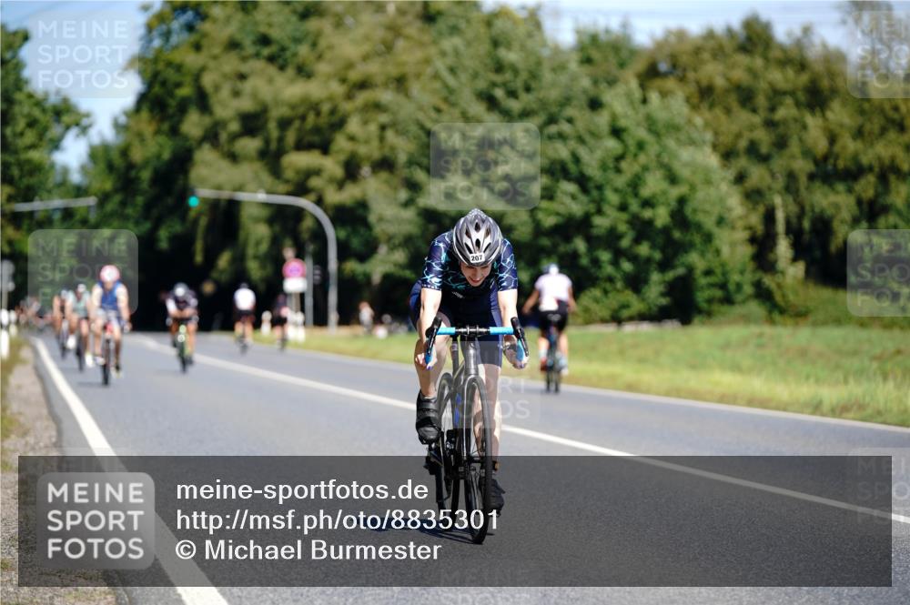 07.09.2025 - 19. Norderstedt Triathlon Michael Burmester http://msf.ph/oto/8835301 07.09.2025 12:30:30 Radfahren 207, 282, 1360 meine-sportfotos.de