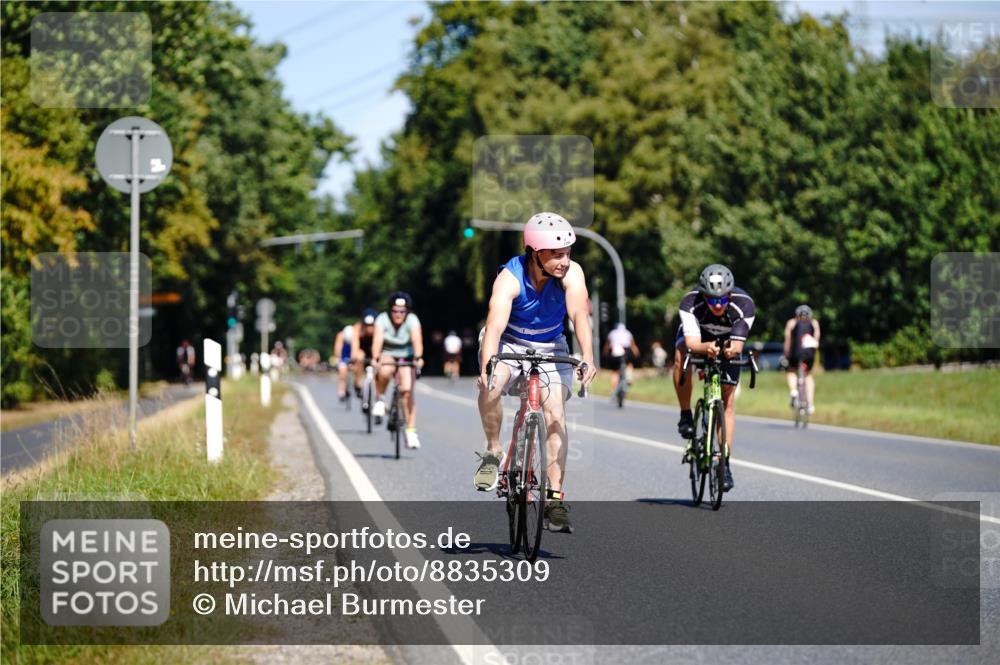 07.09.2025 - 19. Norderstedt Triathlon Michael Burmester http://msf.ph/oto/8835309 07.09.2025 12:30:34 Radfahren 207, 715, 1295 meine-sportfotos.de