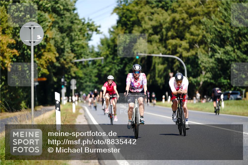 07.09.2025 - 19. Norderstedt Triathlon Michael Burmester http://msf.ph/oto/8835442 07.09.2025 12:31:53 Radfahren 302, 738, 1322 meine-sportfotos.de