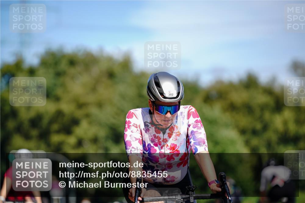 07.09.2025 - 19. Norderstedt Triathlon Michael Burmester http://msf.ph/oto/8835455 07.09.2025 12:31:56 Radfahren 302, 1322, 1339 meine-sportfotos.de