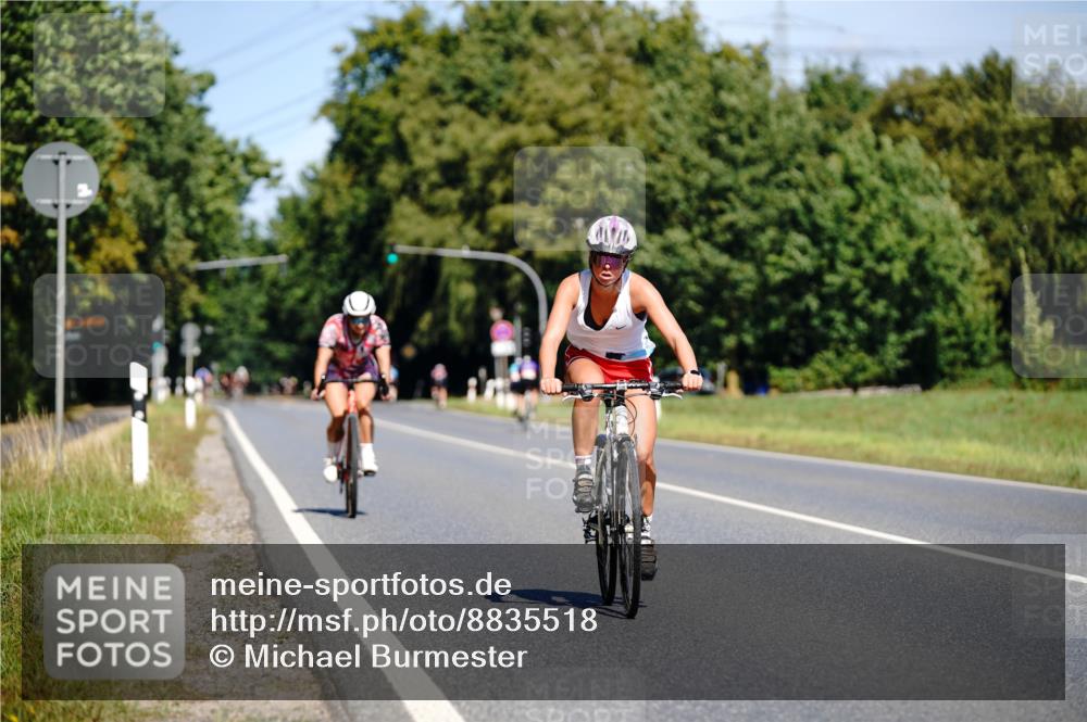07.09.2025 - 19. Norderstedt Triathlon Michael Burmester http://msf.ph/oto/8835518 07.09.2025 12:32:40 Radfahren 195, 724, 1212 meine-sportfotos.de