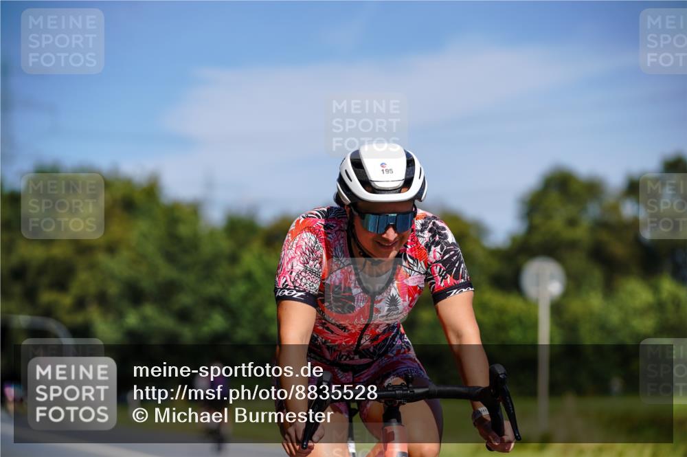 07.09.2025 - 19. Norderstedt Triathlon Michael Burmester http://msf.ph/oto/8835528 07.09.2025 12:32:43 Radfahren 195, 724 meine-sportfotos.de
