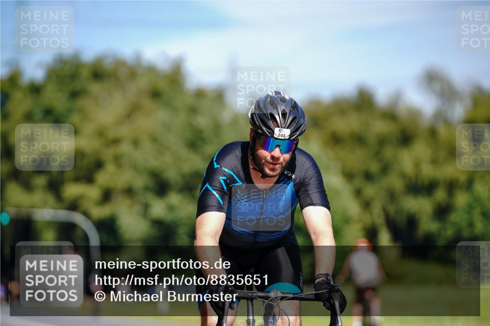 07.09.2025 - 19. Norderstedt Triathlon Michael Burmester http://msf.ph/oto/8835651 07.09.2025 12:34:26 Radfahren 244, 809 meine-sportfotos.de