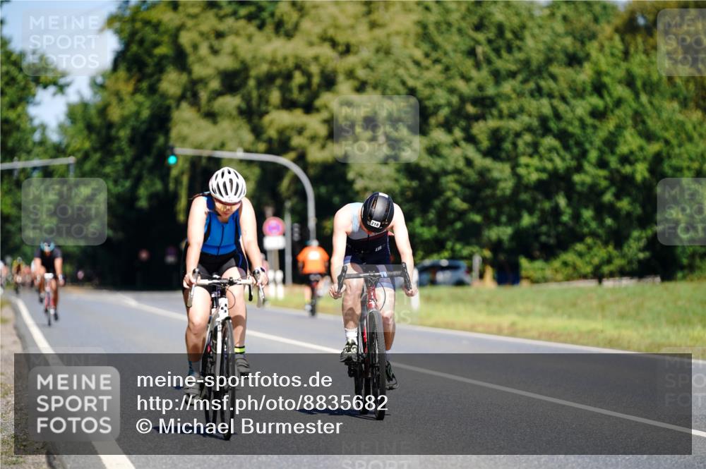 07.09.2025 - 19. Norderstedt Triathlon Michael Burmester http://msf.ph/oto/8835682 07.09.2025 12:35:17 Radfahren 213, 218, 1243, 1277 meine-sportfotos.de