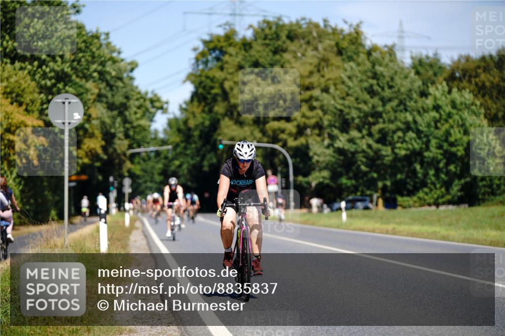 07.09.2025 - 19. Norderstedt Triathlon Michael Burmester http://msf.ph/oto/8835837 07.09.2025 12:37:24 Radfahren 1268 meine-sportfotos.de