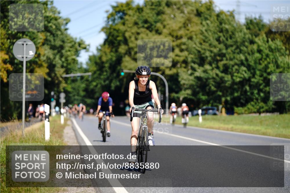 07.09.2025 - 19. Norderstedt Triathlon Michael Burmester http://msf.ph/oto/8835880 07.09.2025 12:37:44 Radfahren 208 meine-sportfotos.de