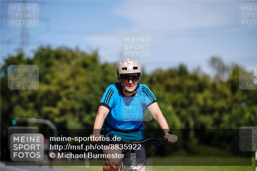 07.09.2025 - 19. Norderstedt Triathlon Michael Burmester http://msf.ph/oto/8835922 07.09.2025 12:38:05 Radfahren 205, 301, 1252 meine-sportfotos.de