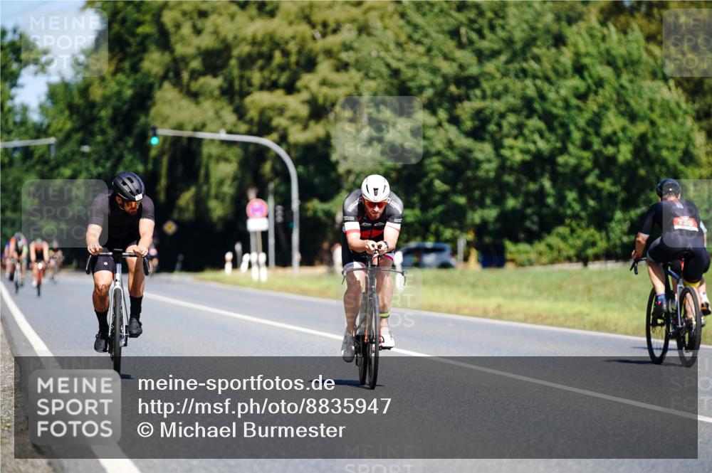 07.09.2025 - 19. Norderstedt Triathlon Michael Burmester http://msf.ph/oto/8835947 07.09.2025 12:38:22 Radfahren 712, 732 meine-sportfotos.de
