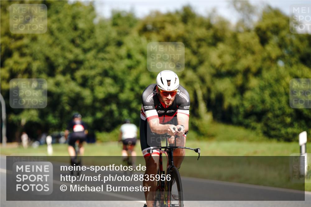 07.09.2025 - 19. Norderstedt Triathlon Michael Burmester http://msf.ph/oto/8835956 07.09.2025 12:38:23 Radfahren 712, 732 meine-sportfotos.de