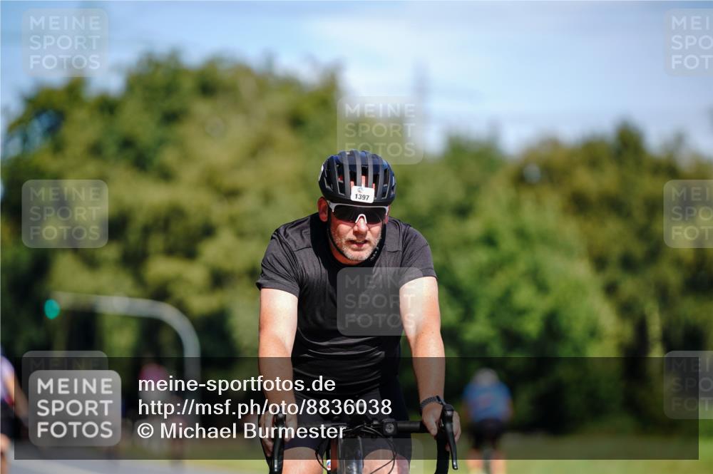 07.09.2025 - 19. Norderstedt Triathlon Michael Burmester http://msf.ph/oto/8836038 07.09.2025 12:39:07 Radfahren 1397 meine-sportfotos.de