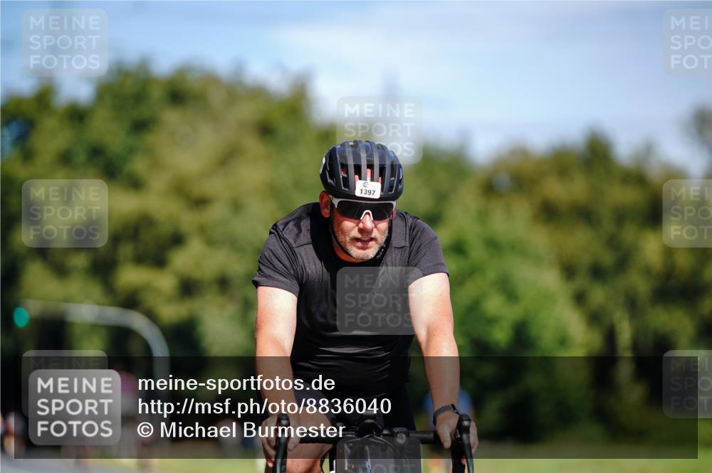 07.09.2025 - 19. Norderstedt Triathlon Michael Burmester http://msf.ph/oto/8836040 07.09.2025 12:39:07 Radfahren 1397 meine-sportfotos.de