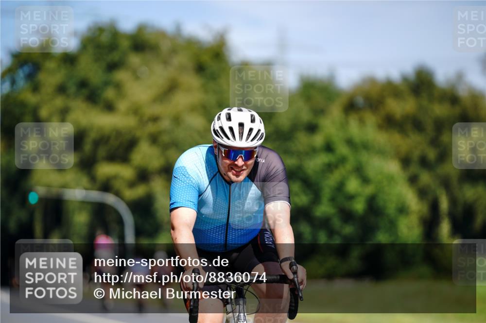 07.09.2025 - 19. Norderstedt Triathlon Michael Burmester http://msf.ph/oto/8836074 07.09.2025 12:39:56 Radfahren 1235 meine-sportfotos.de