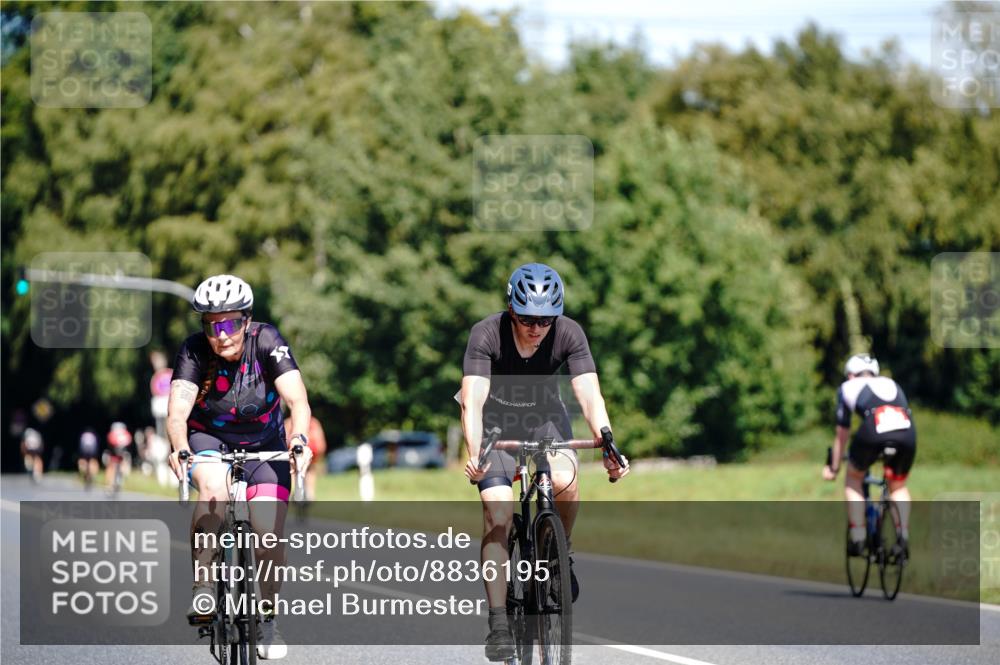 07.09.2025 - 19. Norderstedt Triathlon Michael Burmester http://msf.ph/oto/8836195 07.09.2025 12:41:50 Radfahren 137, 214, 735 meine-sportfotos.de