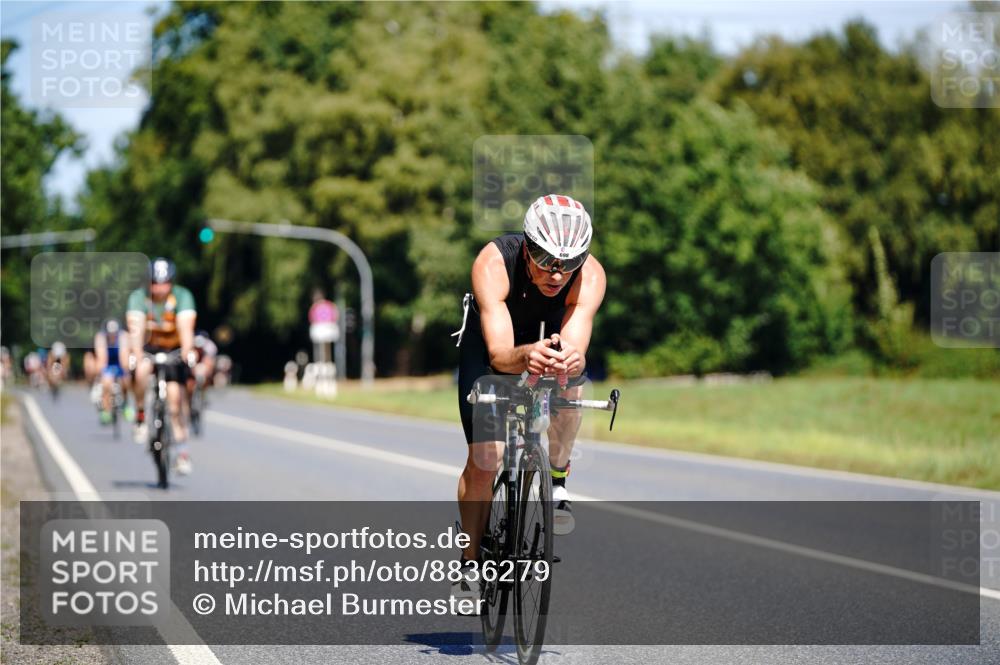 07.09.2025 - 19. Norderstedt Triathlon Michael Burmester http://msf.ph/oto/8836279 07.09.2025 12:42:38 Radfahren 290, 295, 698, 1264 meine-sportfotos.de