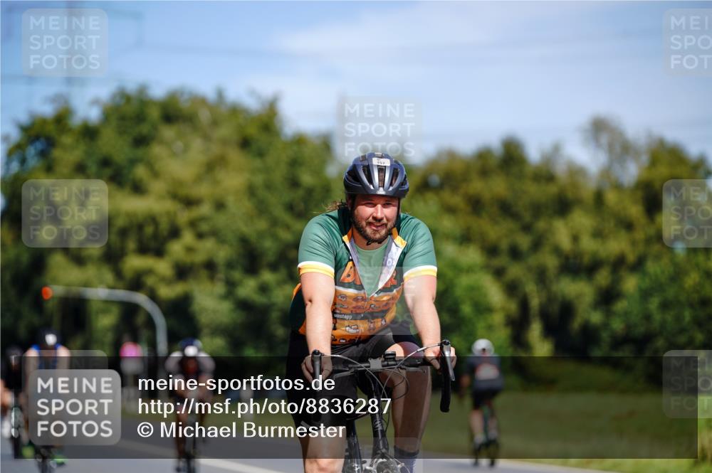 07.09.2025 - 19. Norderstedt Triathlon Michael Burmester http://msf.ph/oto/8836287 07.09.2025 12:42:42 Radfahren 157, 698, 713, 750 meine-sportfotos.de