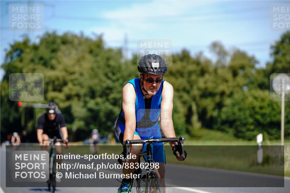 07.09.2025 - 19. Norderstedt Triathlon Michael Burmester http://msf.ph/oto/8836298 07.09.2025 12:42:45 Radfahren 157, 713, 750, 1328 meine-sportfotos.de