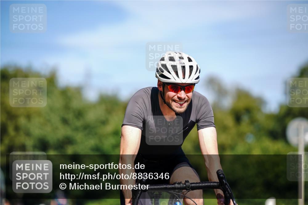 07.09.2025 - 19. Norderstedt Triathlon Michael Burmester http://msf.ph/oto/8836346 07.09.2025 12:43:05 Radfahren 239, 266, 1322 meine-sportfotos.de