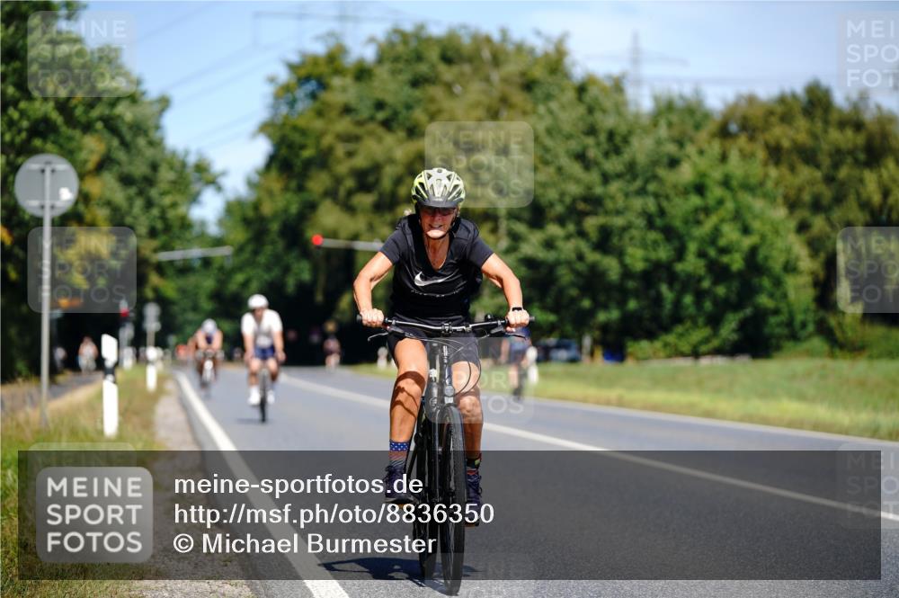 07.09.2025 - 19. Norderstedt Triathlon Michael Burmester http://msf.ph/oto/8836350 07.09.2025 12:43:06 Radfahren 239, 266, 1322 meine-sportfotos.de