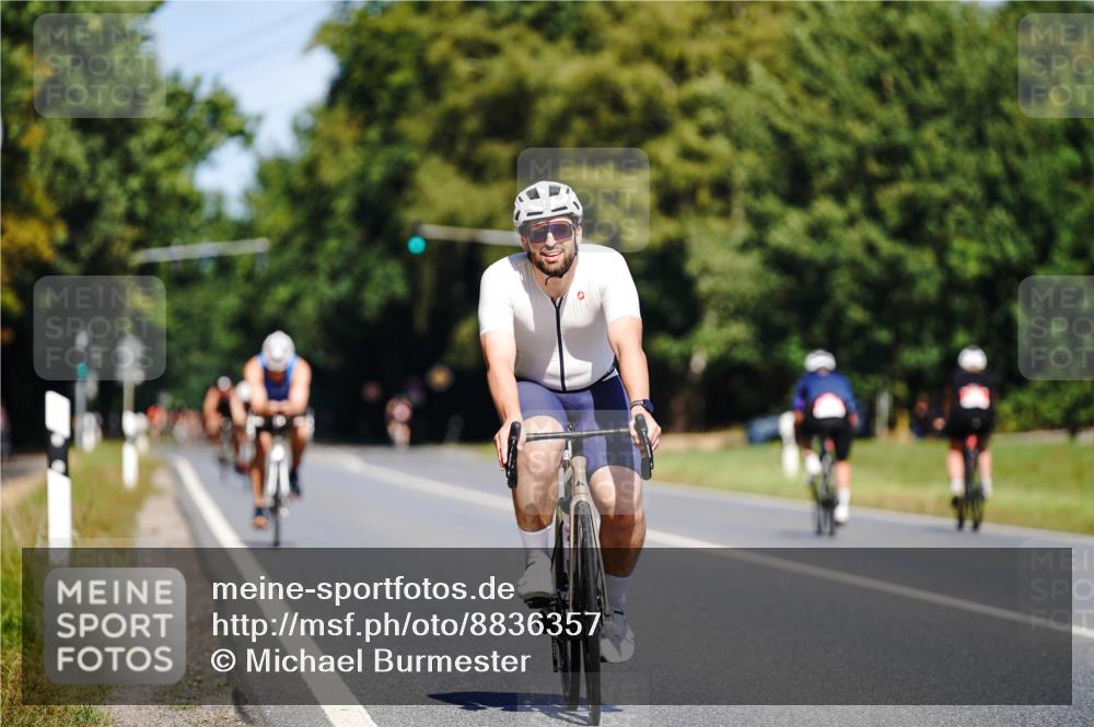 07.09.2025 - 19. Norderstedt Triathlon Michael Burmester http://msf.ph/oto/8836357 07.09.2025 12:43:09 Radfahren 145, 239 meine-sportfotos.de