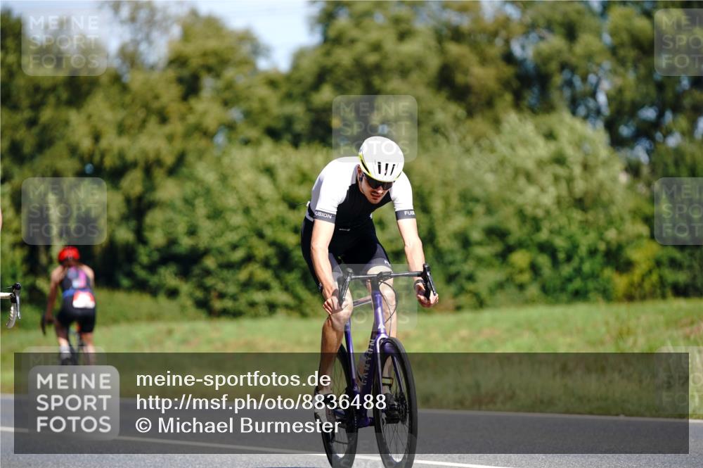 07.09.2025 - 19. Norderstedt Triathlon Michael Burmester http://msf.ph/oto/8836488 07.09.2025 12:44:57 Radfahren 167, 820 meine-sportfotos.de