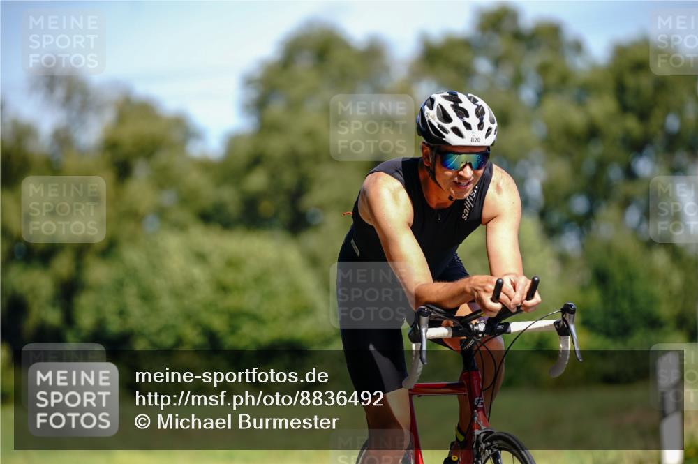 07.09.2025 - 19. Norderstedt Triathlon Michael Burmester http://msf.ph/oto/8836492 07.09.2025 12:44:58 Radfahren 167, 820 meine-sportfotos.de