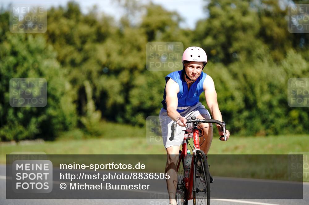 07.09.2025 - 19. Norderstedt Triathlon Michael Burmester http://msf.ph/oto/8836505 07.09.2025 12:45:07 Radfahren 1295 meine-sportfotos.de
